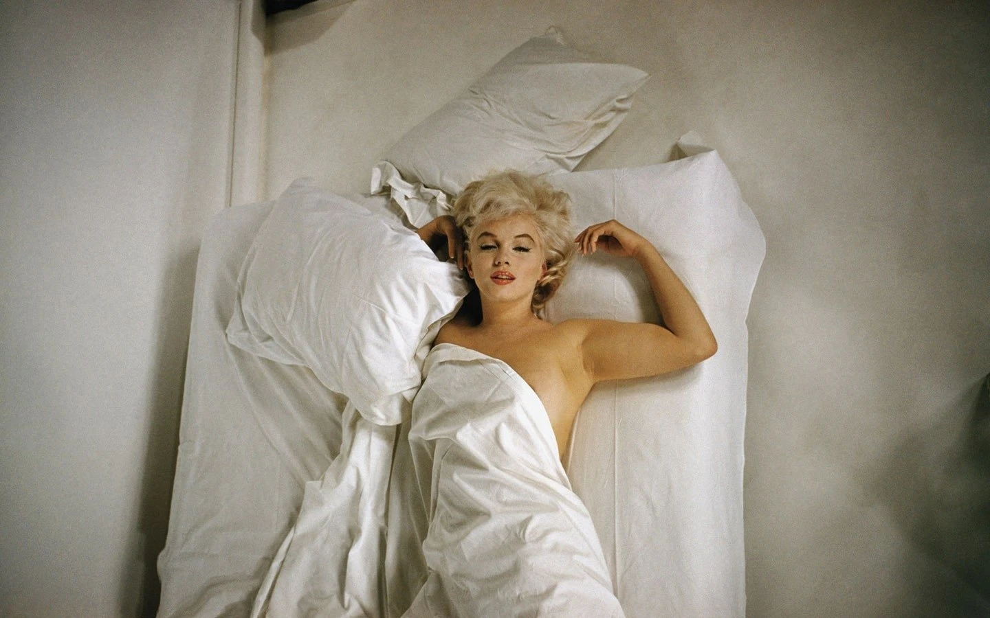 Close Up Studio Shot, 1960 1 Close Up Studio Shot, 1960